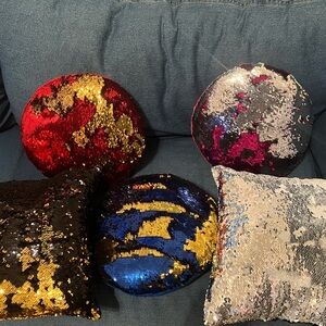 Lot of 6 sequined throw pillows.